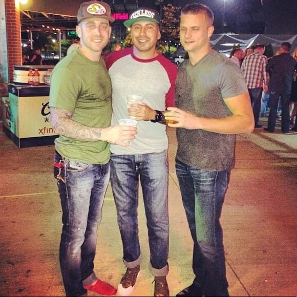 Meet your Posher, Derrick - Picture 4 of 6